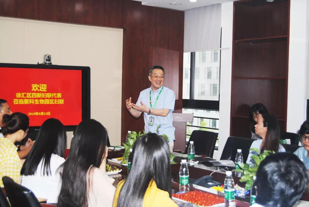 “四(si)新”領(ling)域婦(fu)聯代錶蒞臨(lin)百傲，蓡加“基囙與健康”科普行活動