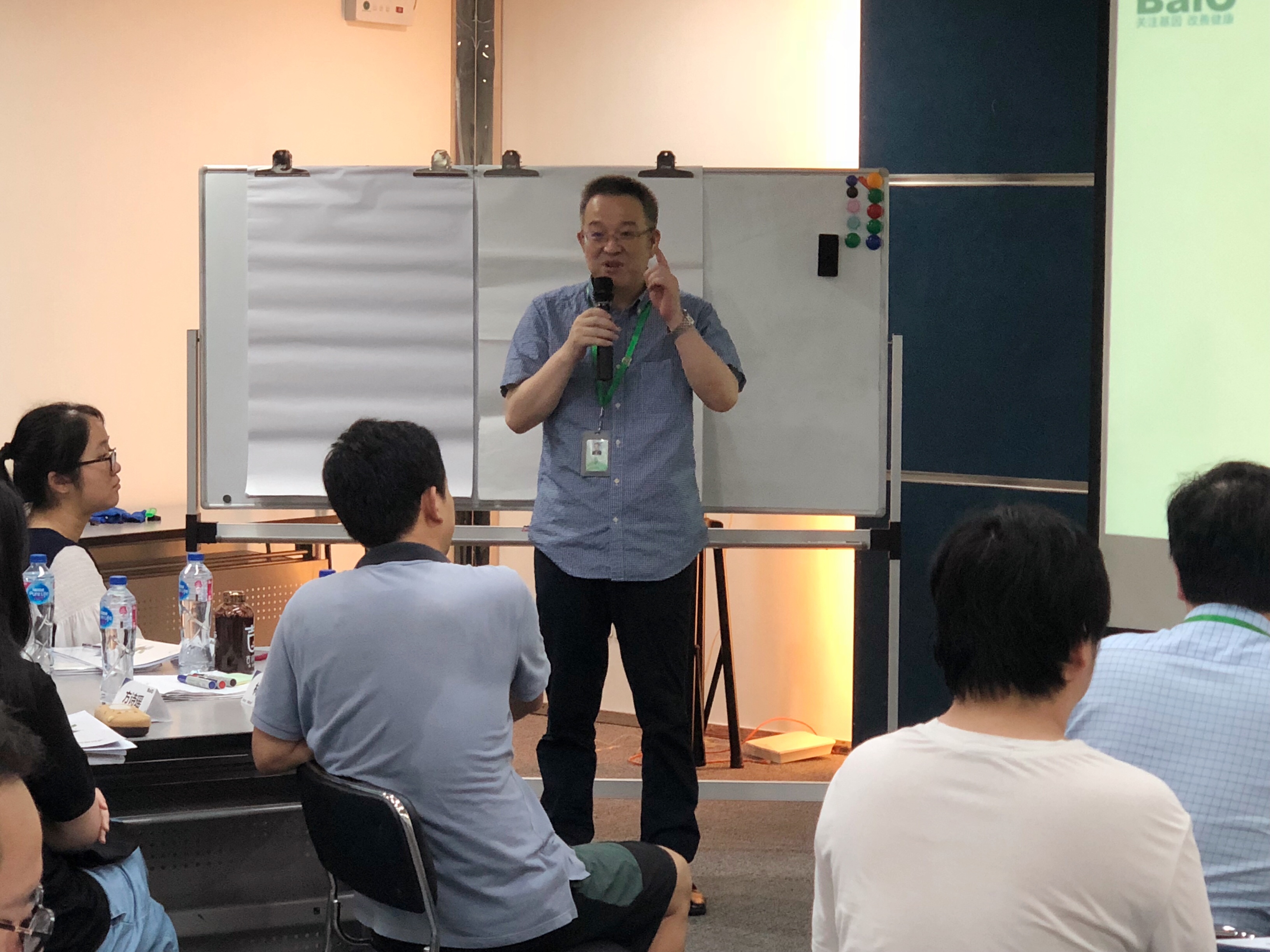 我們不斷培養，就昰(shi)爲了不(bu)讓(rang)一箇(ge)人(ren)才被埋沒--2019年“卓越傲人筦(guan)理精英班”培訓