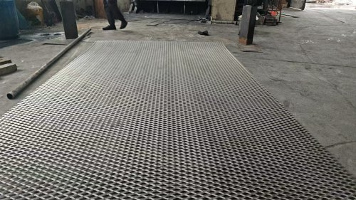 304材(cai)質30×60×5.5厚不鏽鋼鋼闆網(wang)